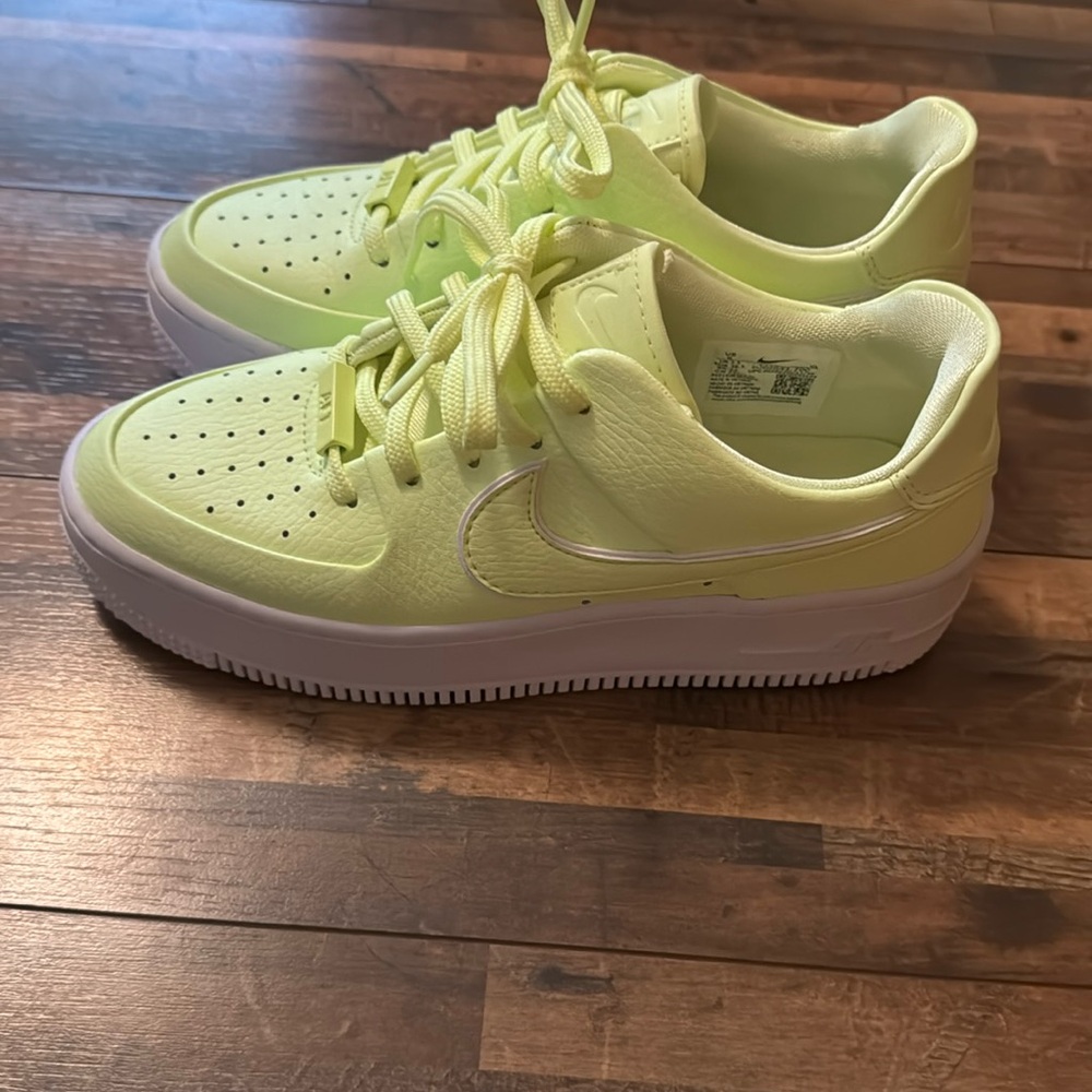 Womens Nike Platform Airforce 1 sneakers!